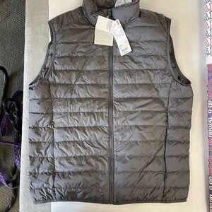 COPY - UNIQLO Ultra Light Down Vest

Fit Regular. Pockets: With Pockets size La…